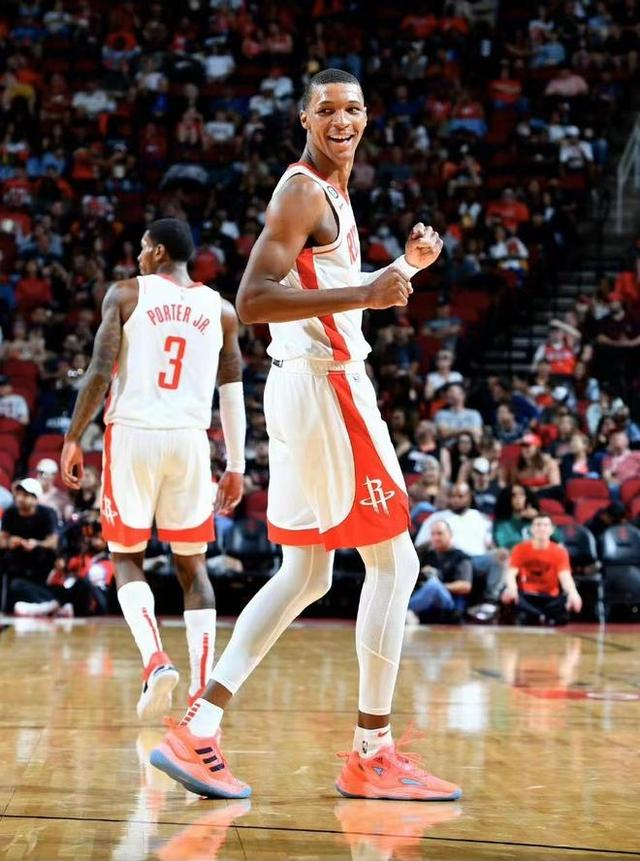 小史密斯成火箭X因素 助力冲击季后赛