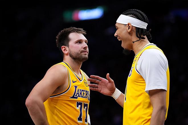 湖人逆转热火豪取八连胜 海斯状态低迷成隐患