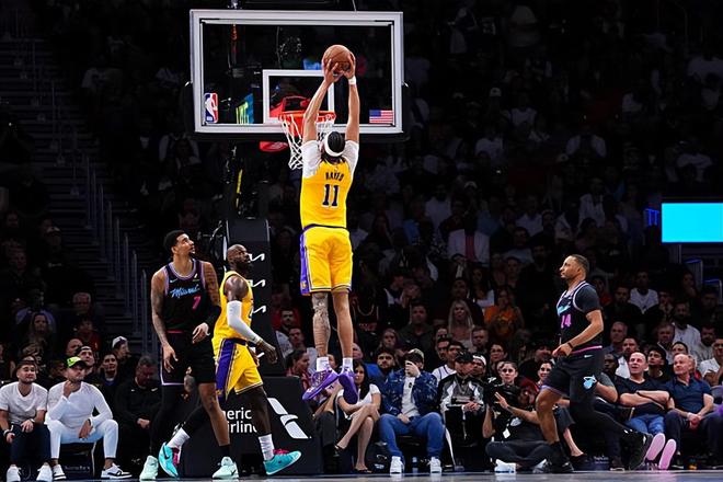 湖人逆转热火豪取八连胜 海斯状态低迷成隐患