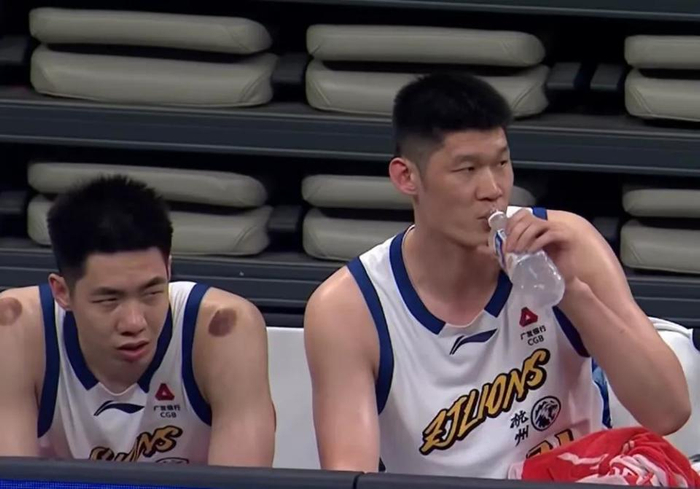 广厦队主场惨败深圳队 防守漏洞暴露意图