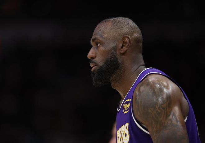 湖人双核伤退 詹姆斯孤军奋战冲击季后赛