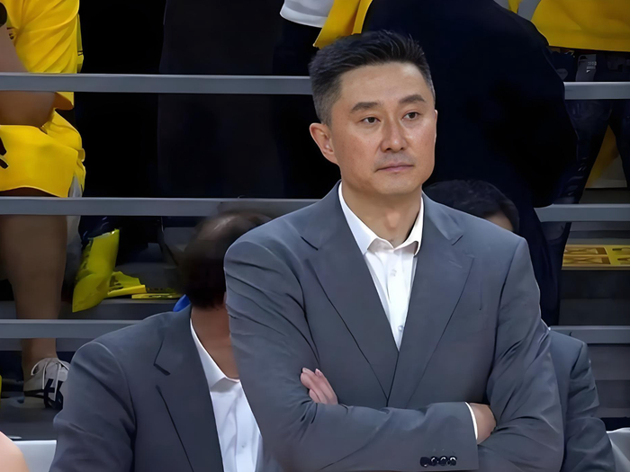 广东男篮12分惨败福建杜锋遭质疑用人策略引热议