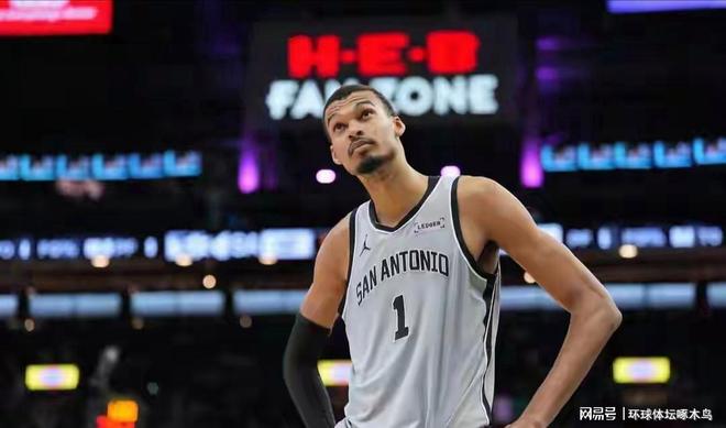 马刺50胜里程碑！文班亚马统治内线力克快船