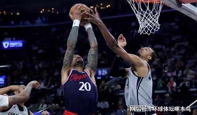 马刺50胜里程碑！文班亚马统治内线力克快船