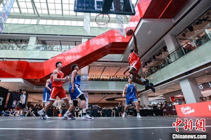 马里昂现身广州NBA HOOP PARK 助阵南部大区赛收官，