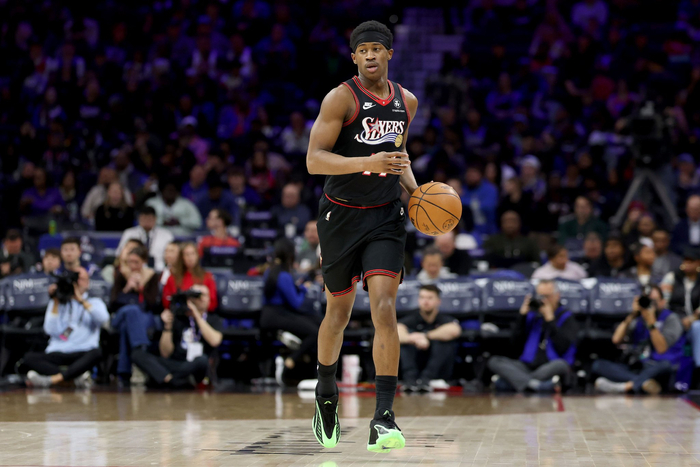 黄蜂新秀克努佩尔领跑NBA新秀榜，独行侠状元弗